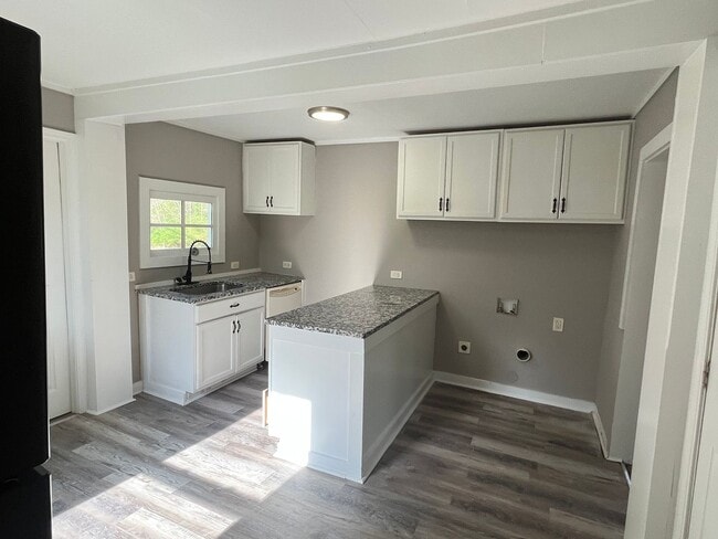 Building Photo - 3 Bed 1 Bath Home