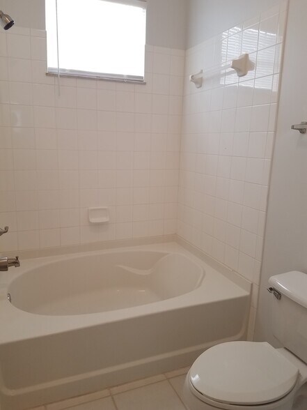 Building Photo - 5692 Bentgrass Dr