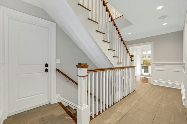 Building Photo - 373 Hardenburgh Ave