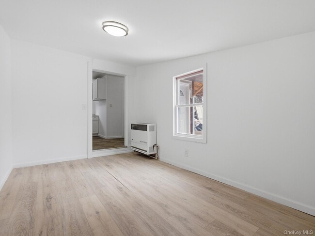 Building Photo - 19 E Castle Ave