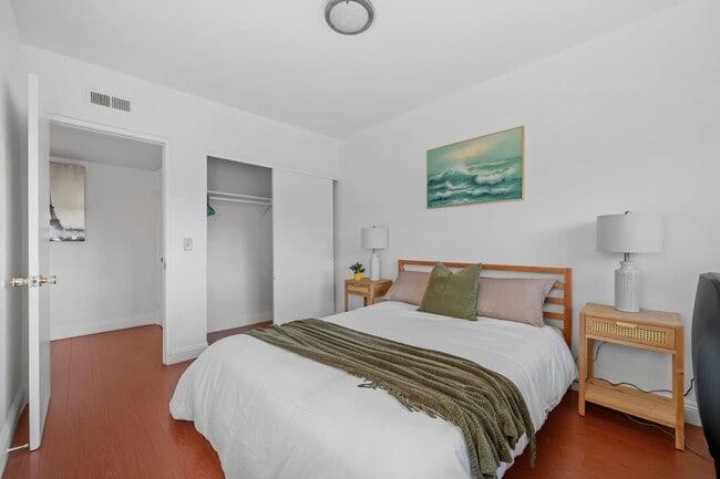 Building Photo - 2304 E 14th St