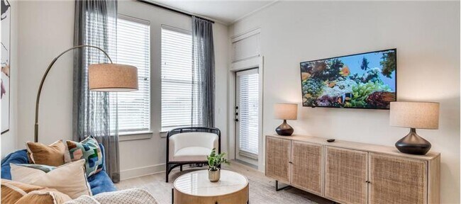 Building Photo - 2928 Oak Lawn Ave