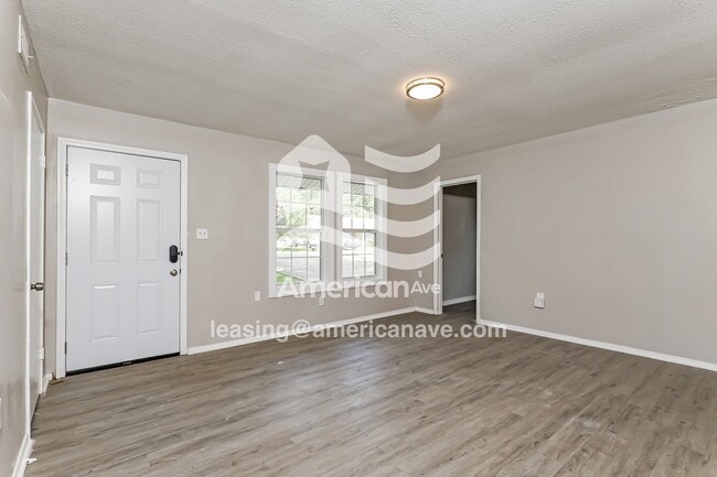Building Photo - 422 Queen Marie Ln