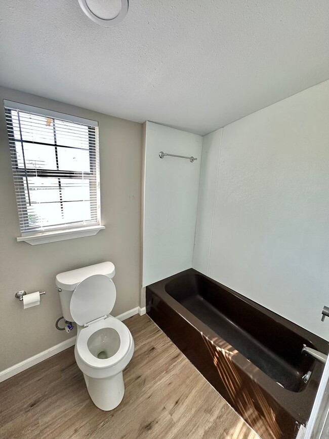 Building Photo - 3 Bedroom Home Near Bradford Elementary!!