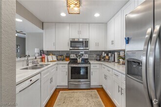 Building Photo - 5406 Chiquita Blvd S
