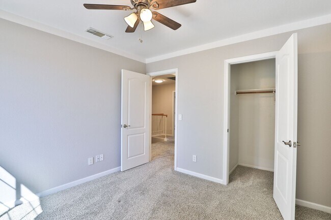 Building Photo - Pet Friendly 5-bedroom, 3 bath Home w/ Pool and Finished Basement