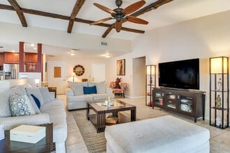 Building Photo - 2843 Meadow Wood Dr