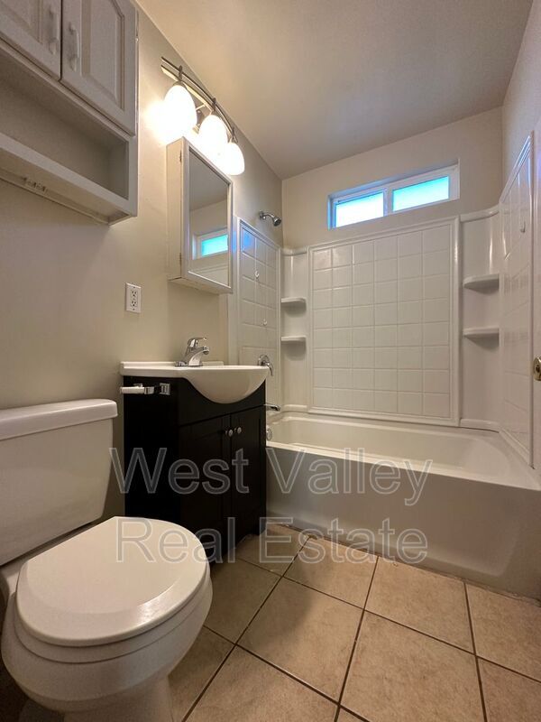 Building Photo - 116 Franklin Ave