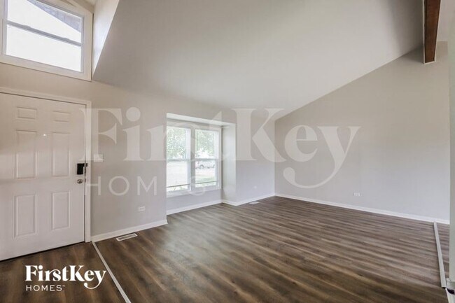 Building Photo - 2416 Waterford Dr