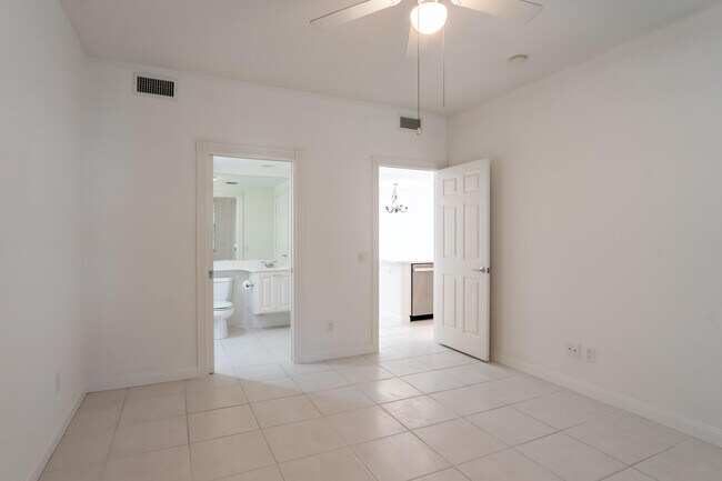 Building Photo - 186 Soriano Dr