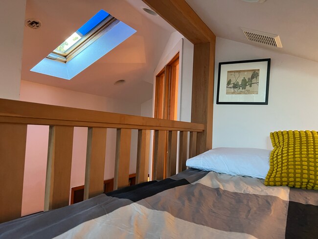 The Nest loft - 1304 Lakeside Ave S