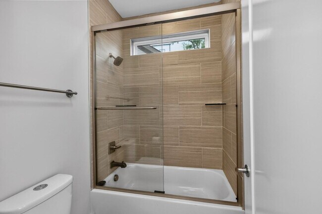 Building Photo - 4704A Kentucky Ave