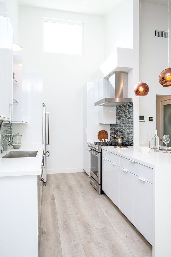 Building Photo - The WEHO Orlando