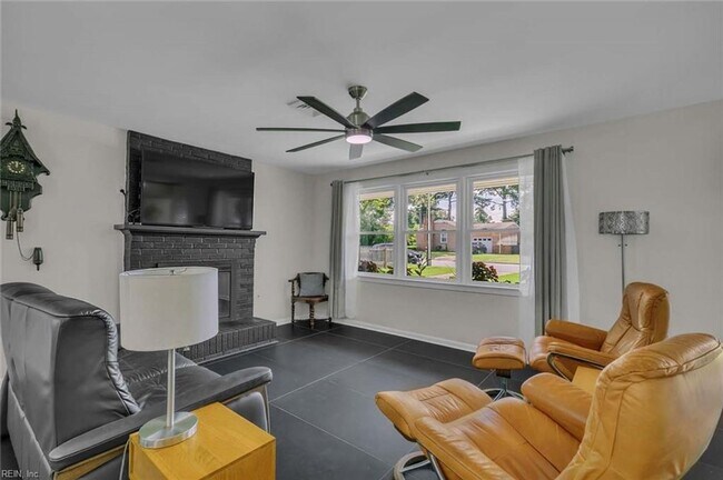 Building Photo - 13 Wendfield Cir