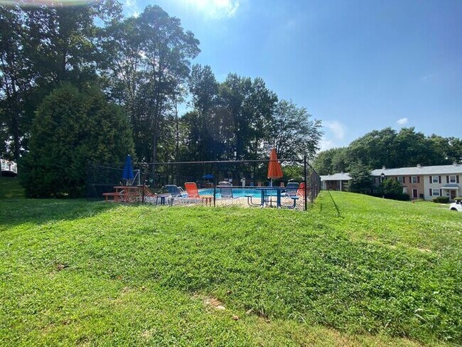 Building Photo - 2 Bedroom Townhome County Reisterstown