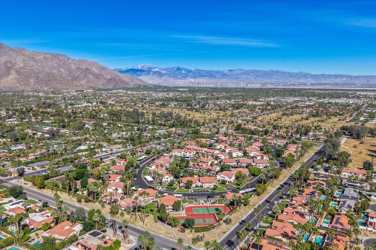 Building Photo - 2701 E Mesquite Ave