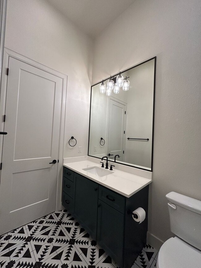 Building Photo - Town Creek CONDO! Large Balcony / Fridge, Washer, Dryer Included / Garage / NBISD