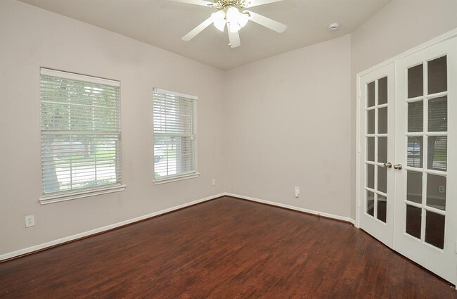 Building Photo - 2707 Roaring Oaks Ln