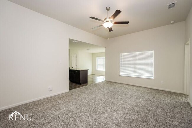 Building Photo - 111 Palomino Bnd Dr