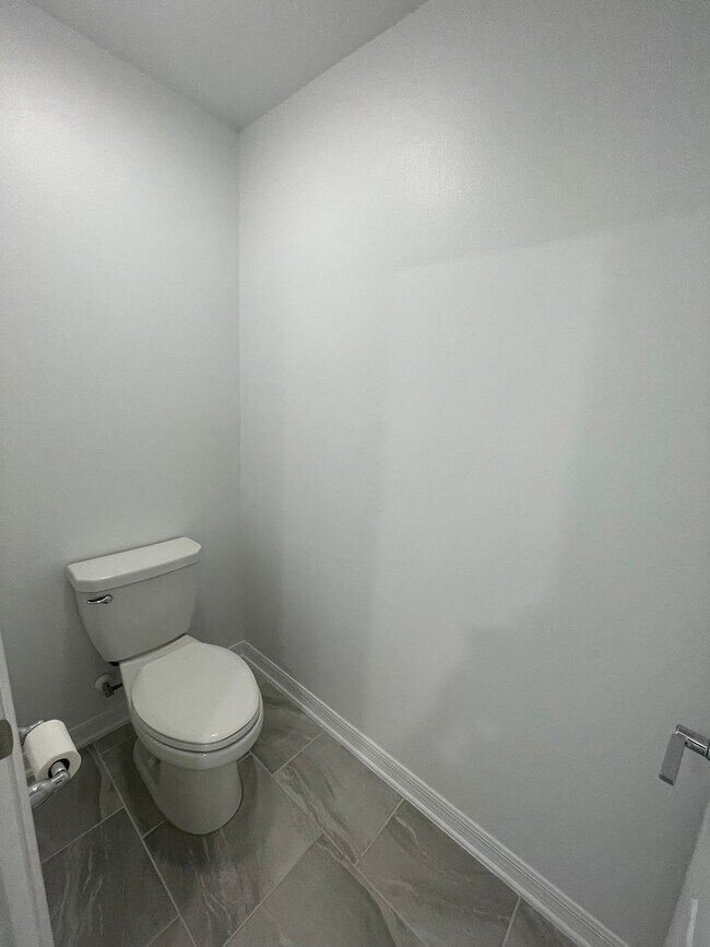 Building Photo - 4 Bedroom 2.5 Bathroom home located in Preserves at LPGA