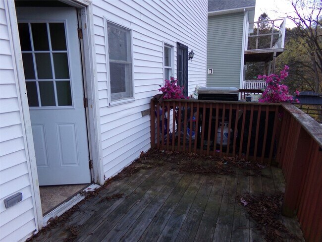 Building Photo - 900 Wallace St