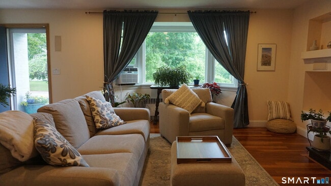 Building Photo - 49 Fellows St