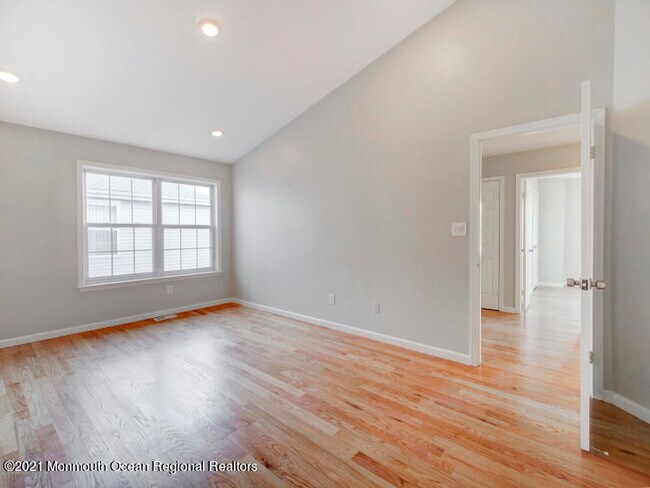 Building Photo - 869 Mariposa Ct