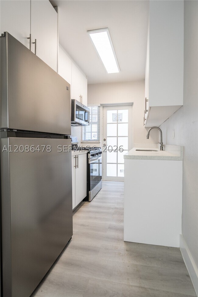 Building Photo - 2418 Flamingo Dr