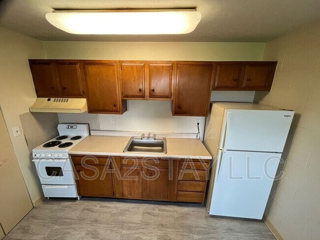 Building Photo - 2115 St Johns Pl