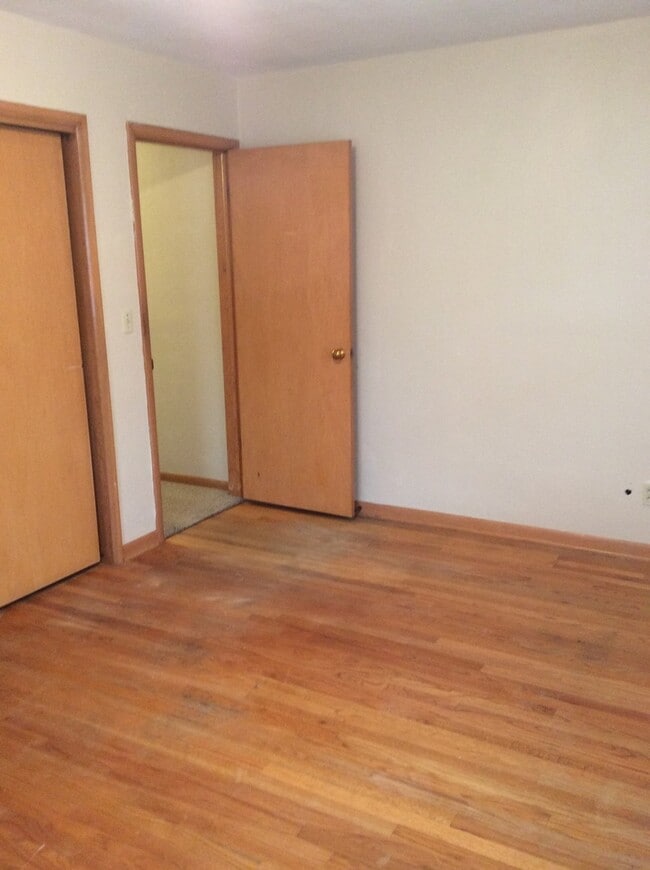 Building Photo - 1624 Eastmoreland Ave