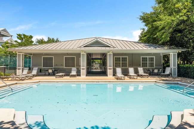 Building Photo - 1732 W County Hwy 30A