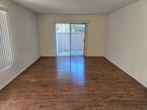 Building Photo - Lovely Ground Level 1 Bedroom 1 Bathroom In Irvine