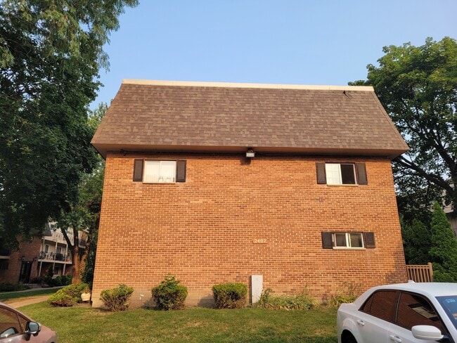 Building Photo - 2402 Algonquin Rd