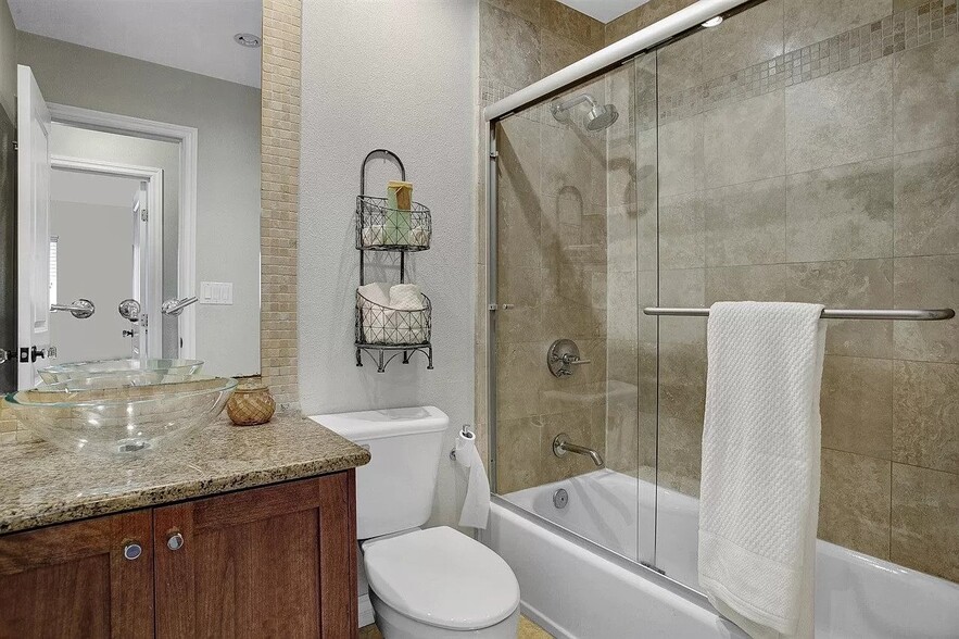 Spare Bathroom - 2319 Curlew St