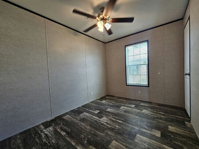 Building Photo - 1023 Myakka Dr