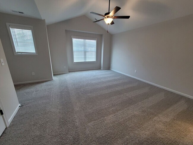 Building Photo - Modern townhome in beautiful Mallory Creek Subdivision