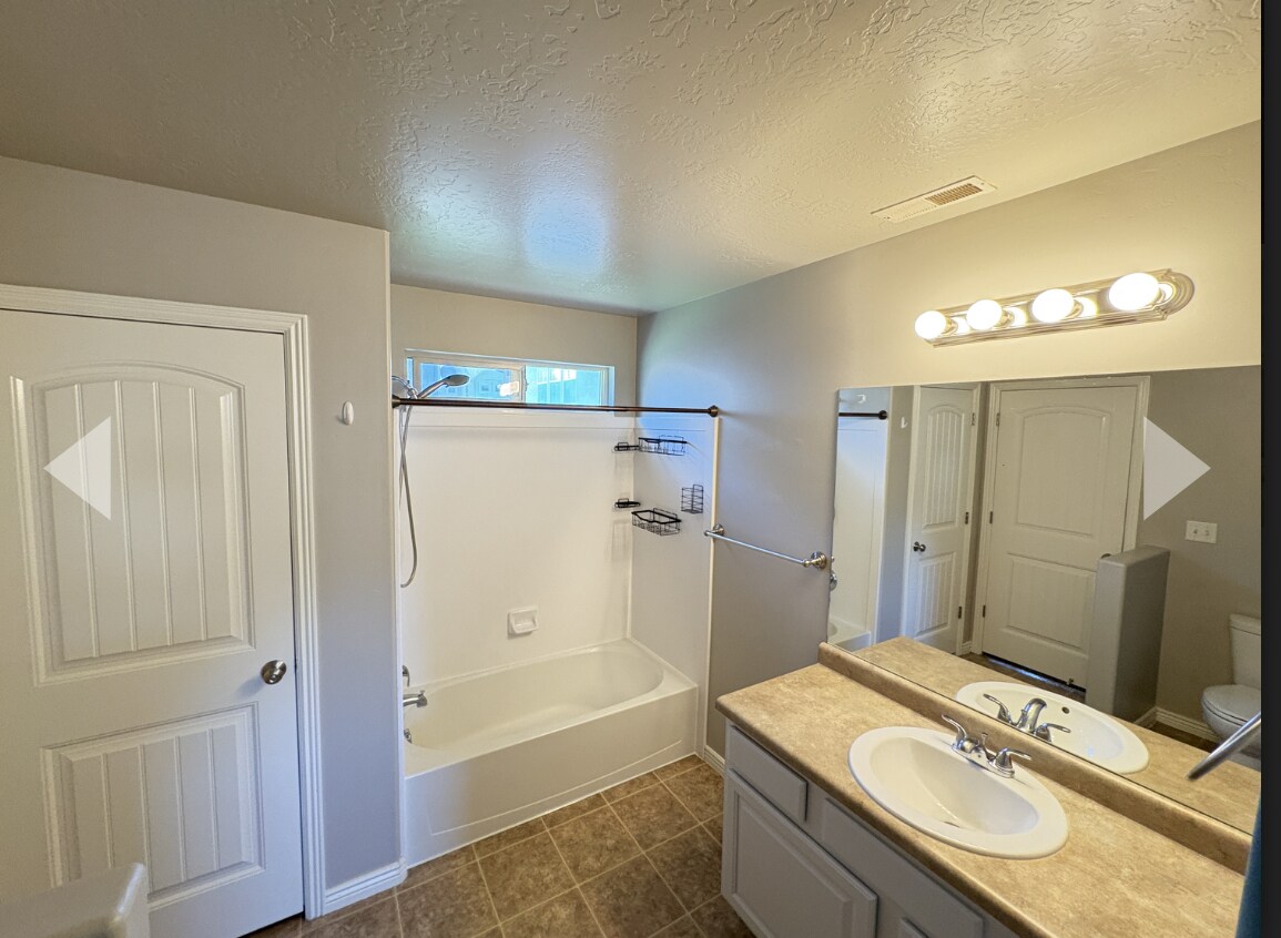 Building Photo - 1294 Willow Way
