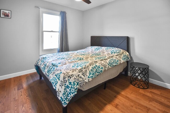 Building Photo - Pet Friendly Three Bedroom with Bonus!