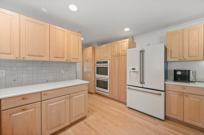 Building Photo - 60 Squires Ln