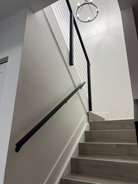 Building Photo - 1017 NE 42nd Ave