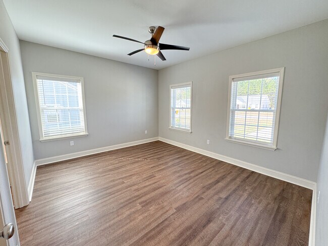 Building Photo - 232 Firefly Ln