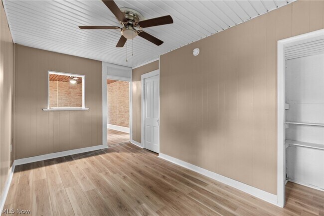 Building Photo - 118 Spring Ave
