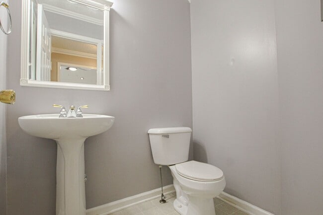 Building Photo - Pet Friendly Two Bedroom!