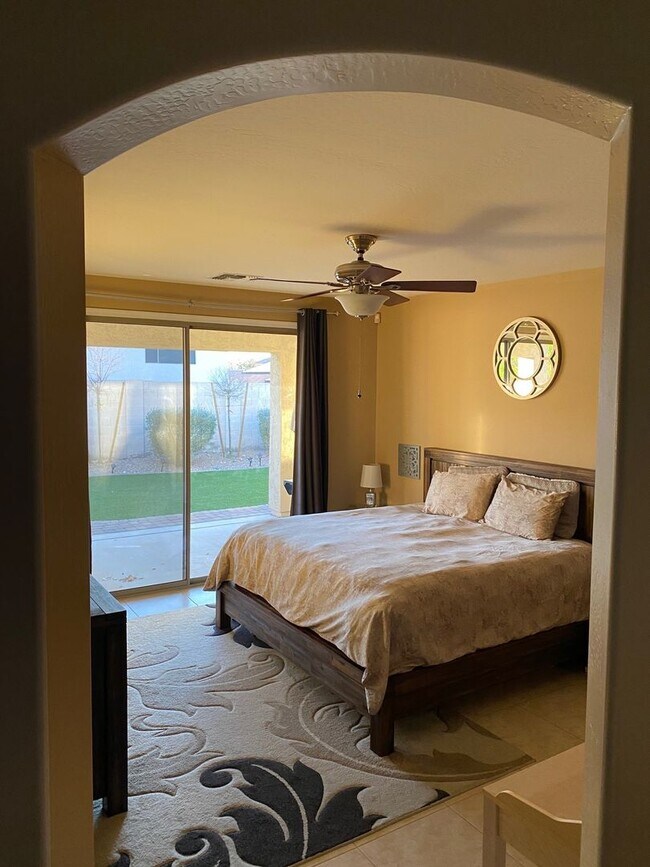 Building Photo - Upgraded and Spacious 5 Bed/3 Bath in Northwest Phoenix