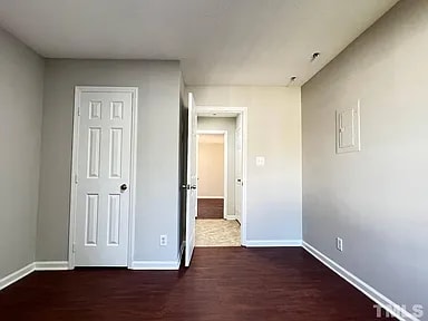 Building Photo - 2 Bedroom Single Family Residential or Office