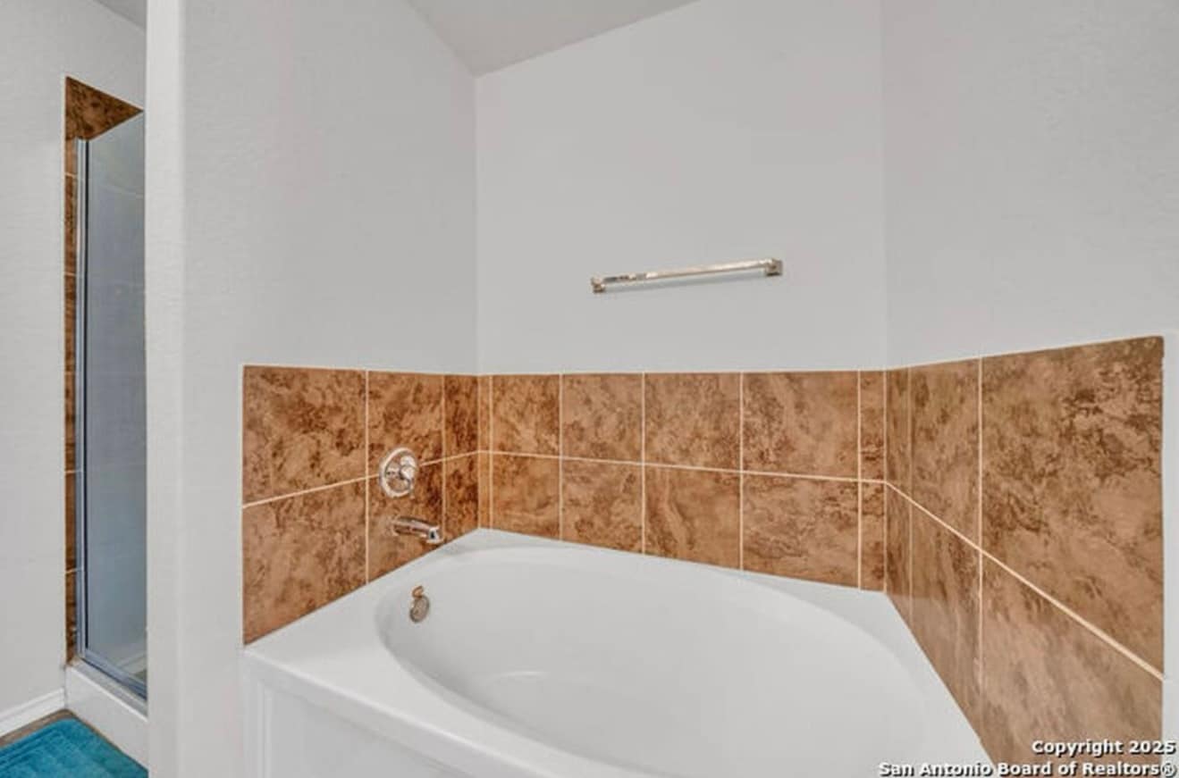 Master Bathroom - 335 Kildeer Crk