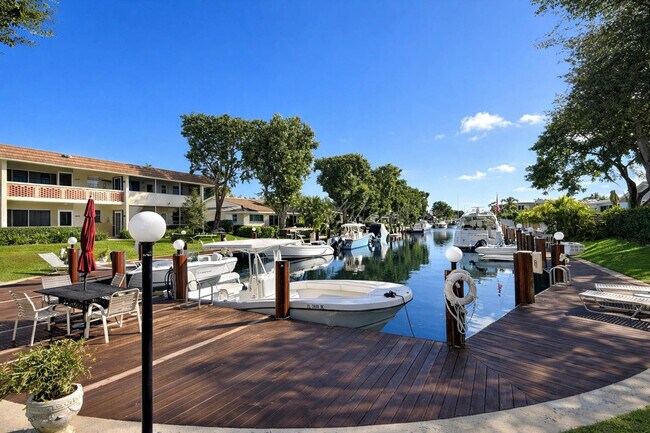 Building Photo - 2800 NE 14th Street Causeway