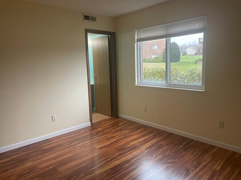 Building Photo - 20 Providence Dr