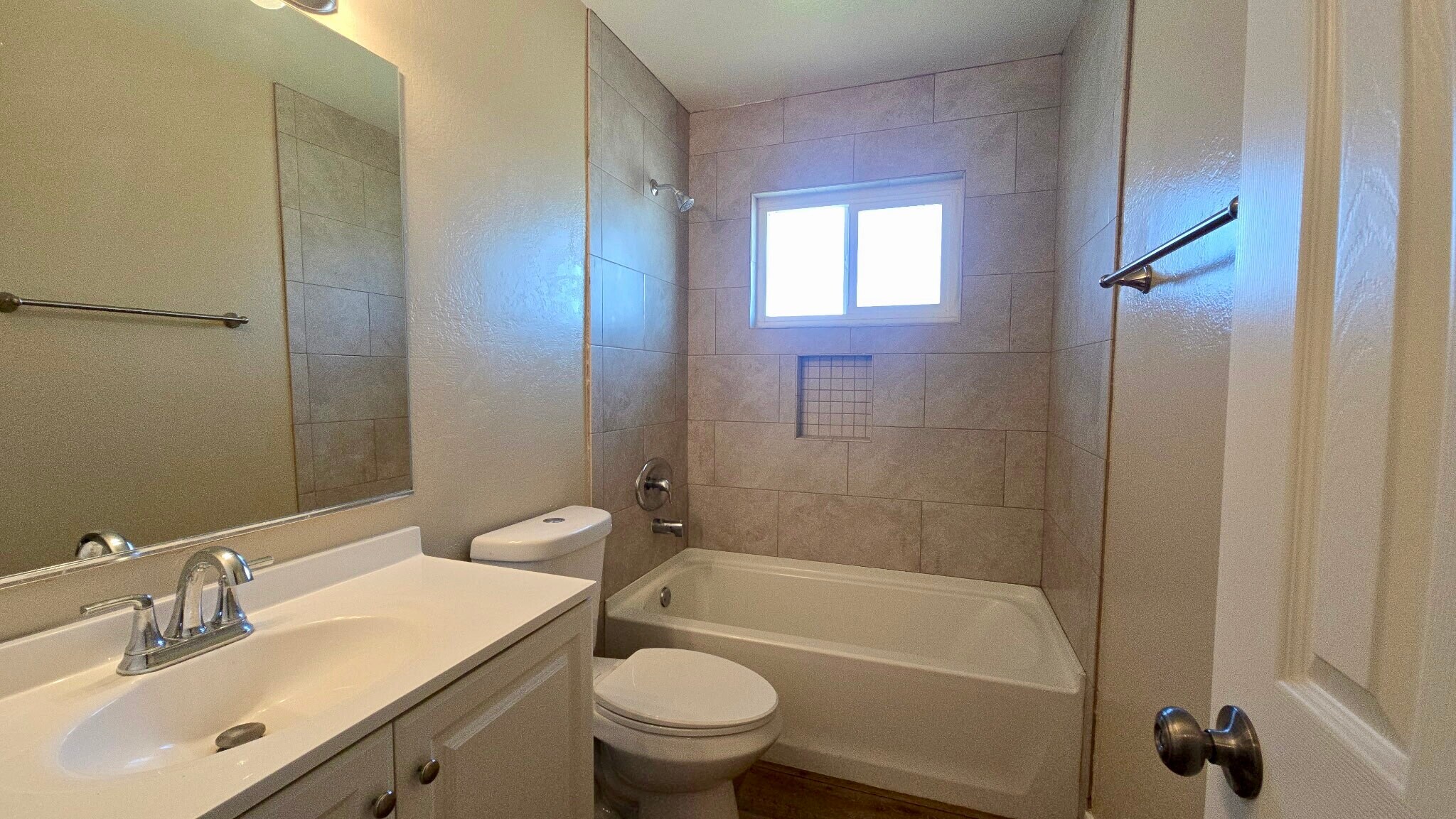 Building Photo - 555 E Lemon Ave