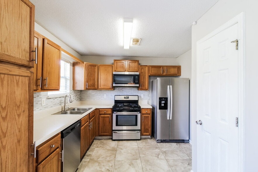 Building Photo - 248 Kings Cove